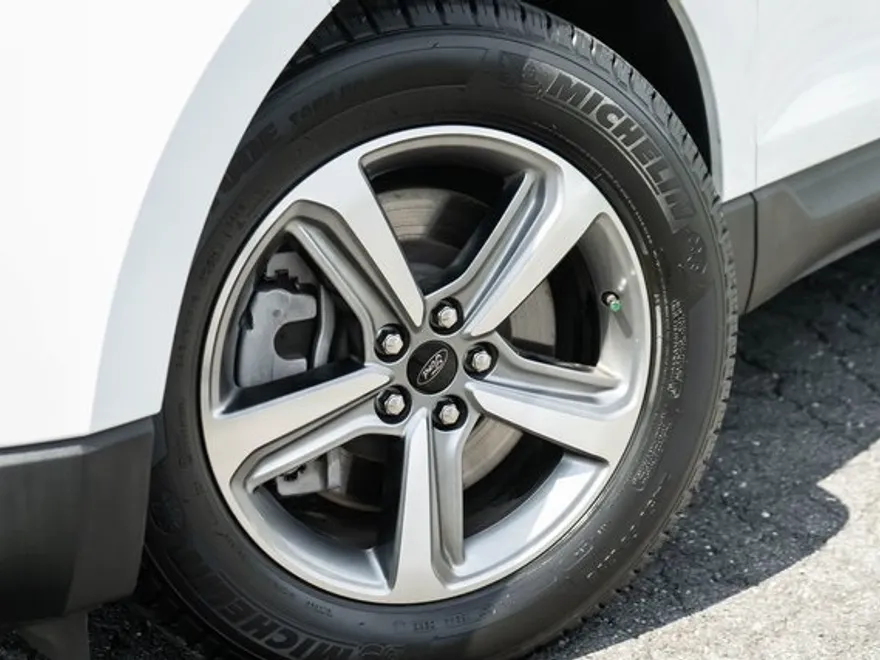 2024 Ford Edge SEL photo 1