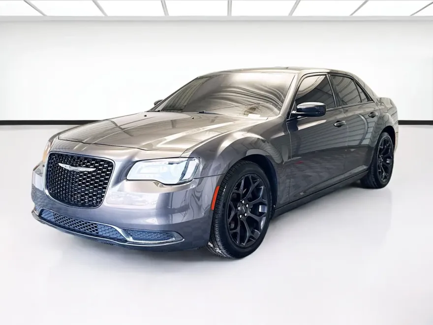 2020 Chrysler 300 Touring Limited photo 1