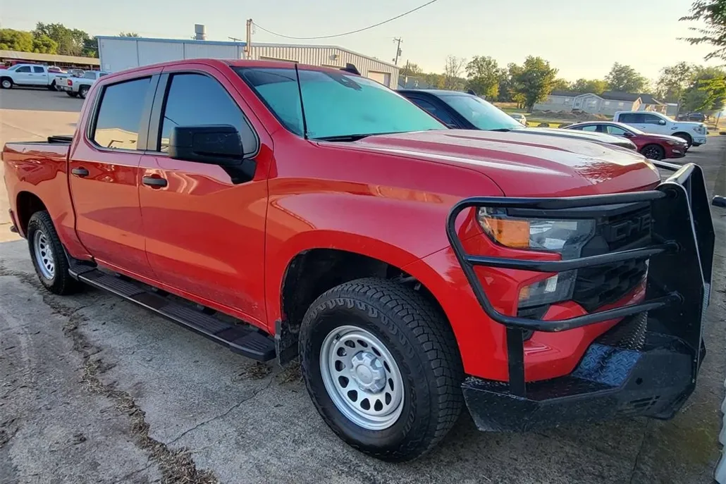 2023 Chevrolet Silverado 1500 Custom photo 1