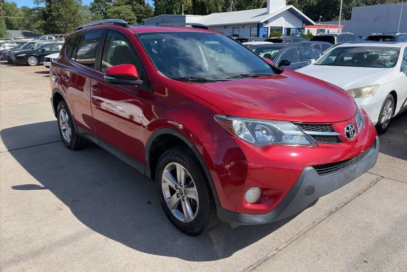 2015 Toyota RAV4 XLE photo 1