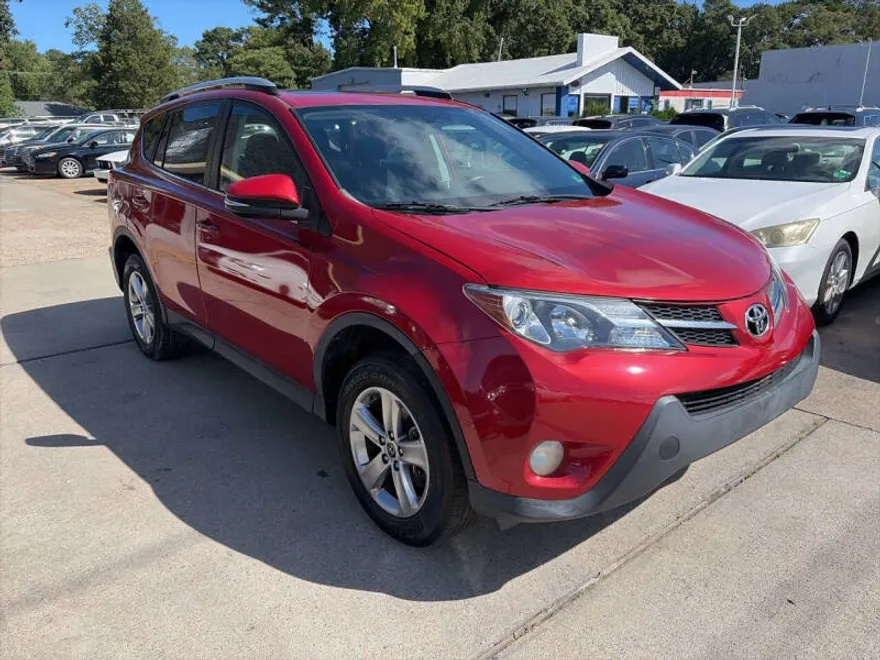 2015 Toyota RAV4 XLE photo 1