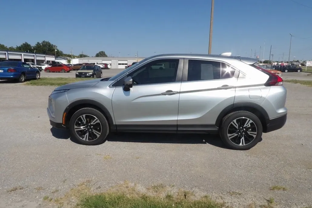 2025 Mitsubishi Eclipse Cross SE photo 1