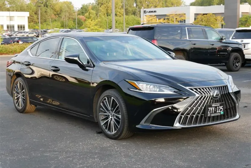 2023 Lexus ES 300h photo 1