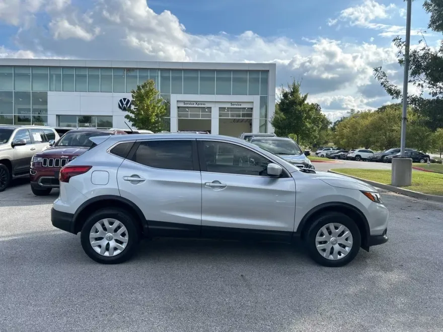 2019 Nissan Rogue Sport S photo 1