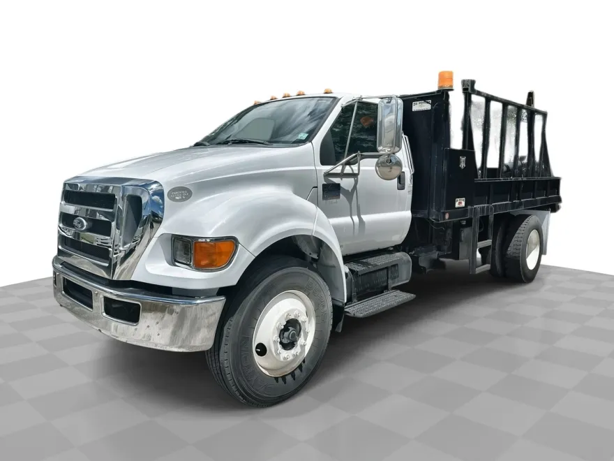 2011 Ford F-750 SuperCab photo 1