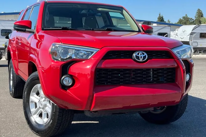 2017 Toyota 4Runner SR5 photo 1