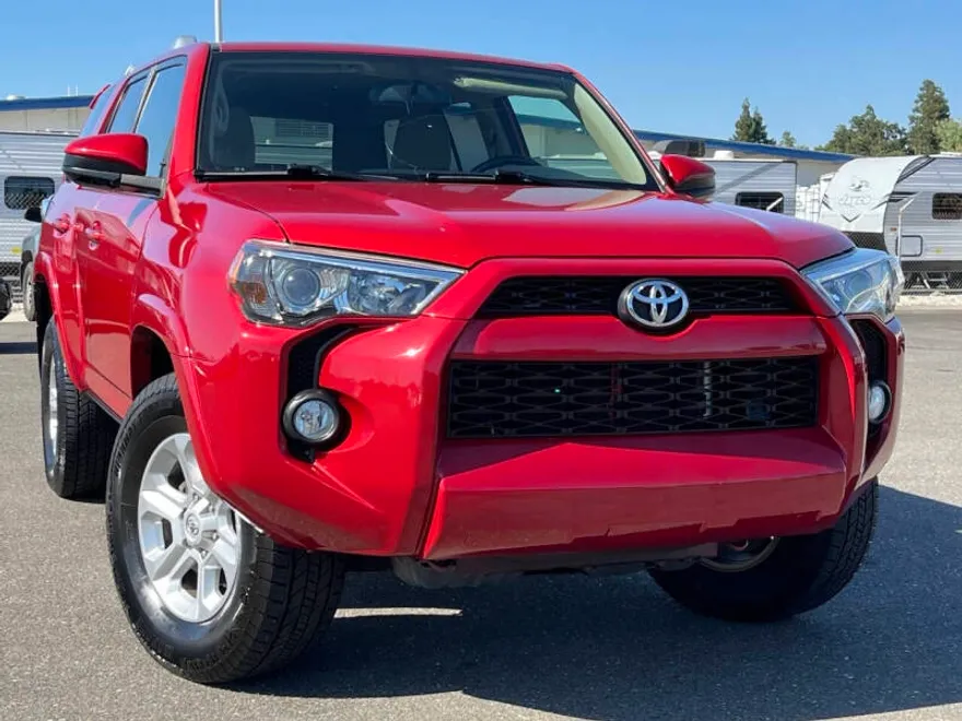 2017 Toyota 4Runner SR5 photo 1