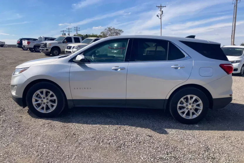 2020 Chevrolet Equinox LT photo 1