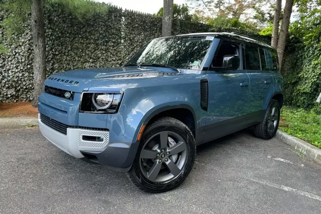 2025 Land Rover Defender 110 S photo 1