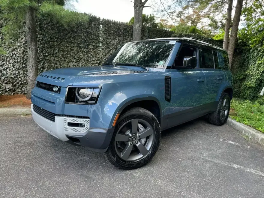 2025 Land Rover Defender 110 S photo 1