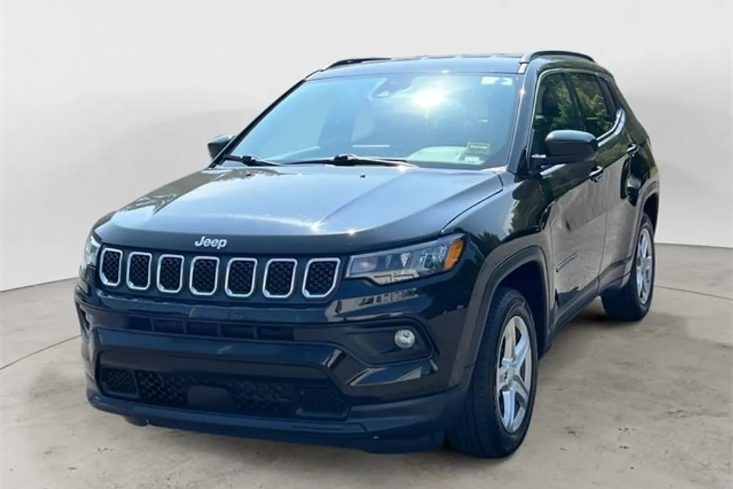 2024 Jeep Compass Latitude photo 1