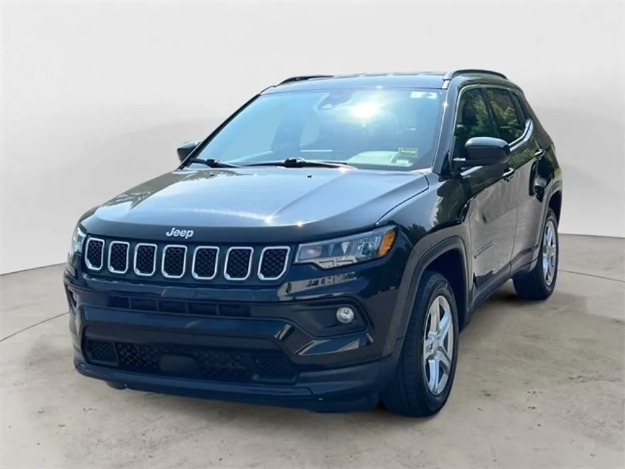 2024 Jeep Compass Latitude photo 1