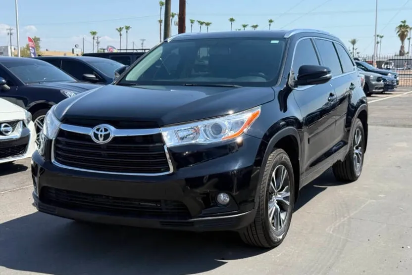 2016 Toyota Highlander XLE photo 1