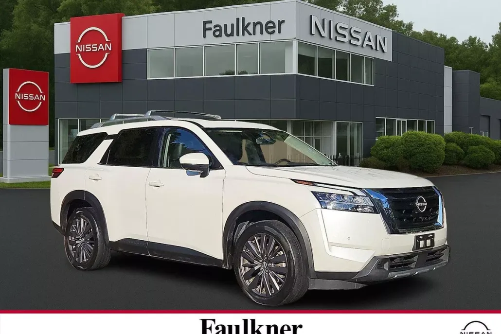 2023 Nissan Pathfinder SL photo 1