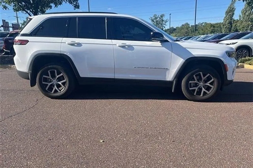 2024 Jeep Grand Cherokee Limited photo 1