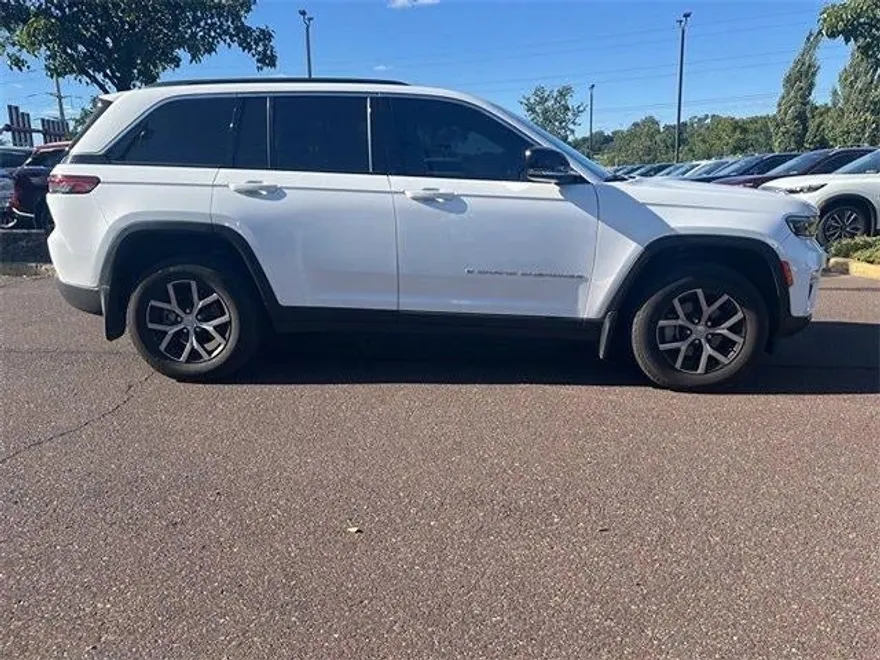 2024 Jeep Grand Cherokee Limited photo 1