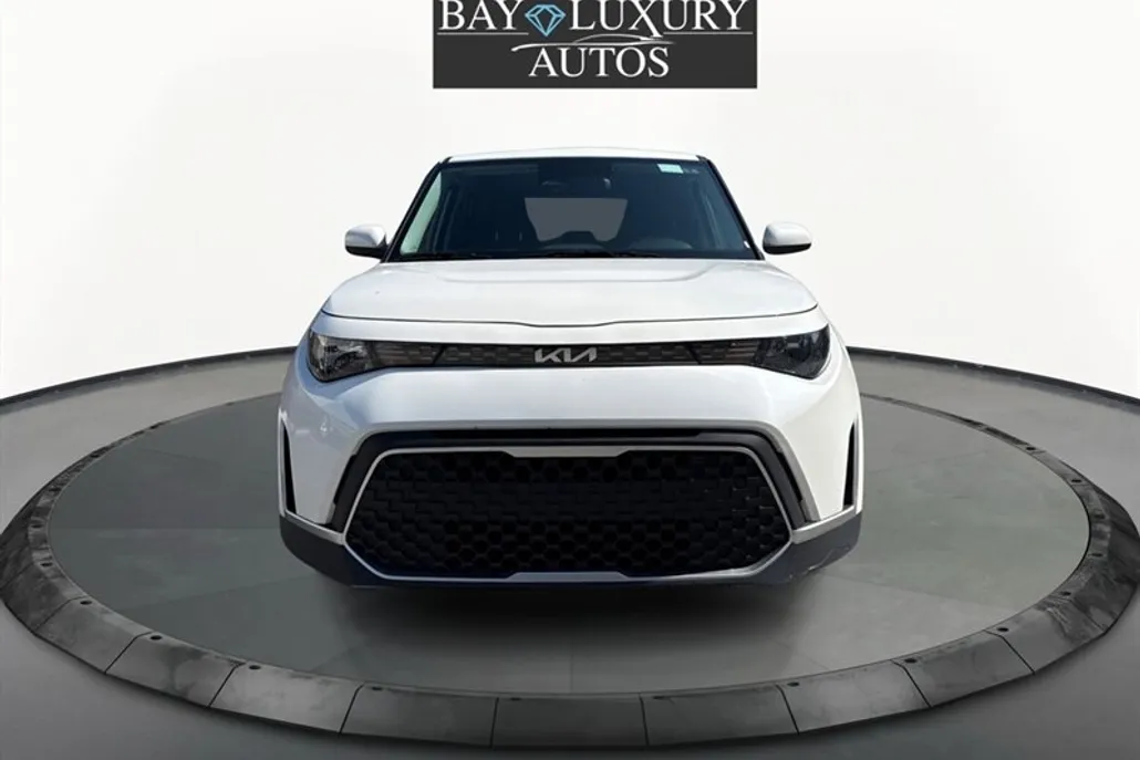 2023 Kia Soul LX photo 1