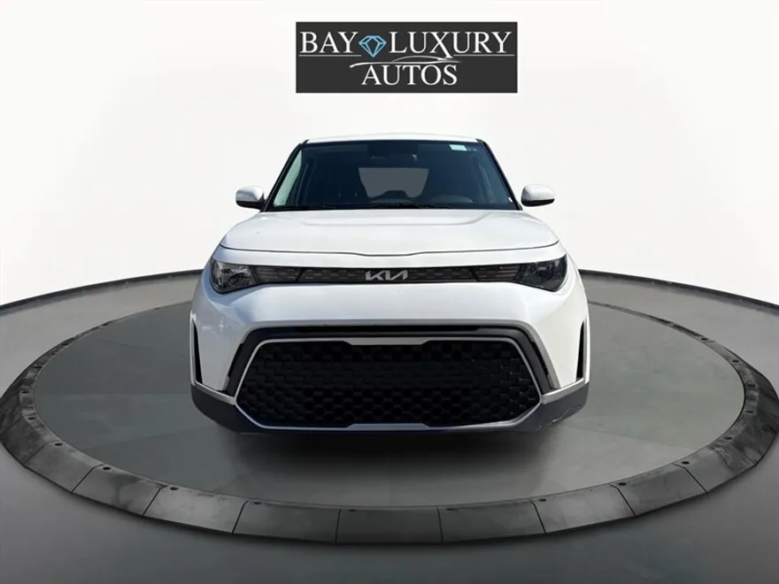 2023 Kia Soul LX photo 1