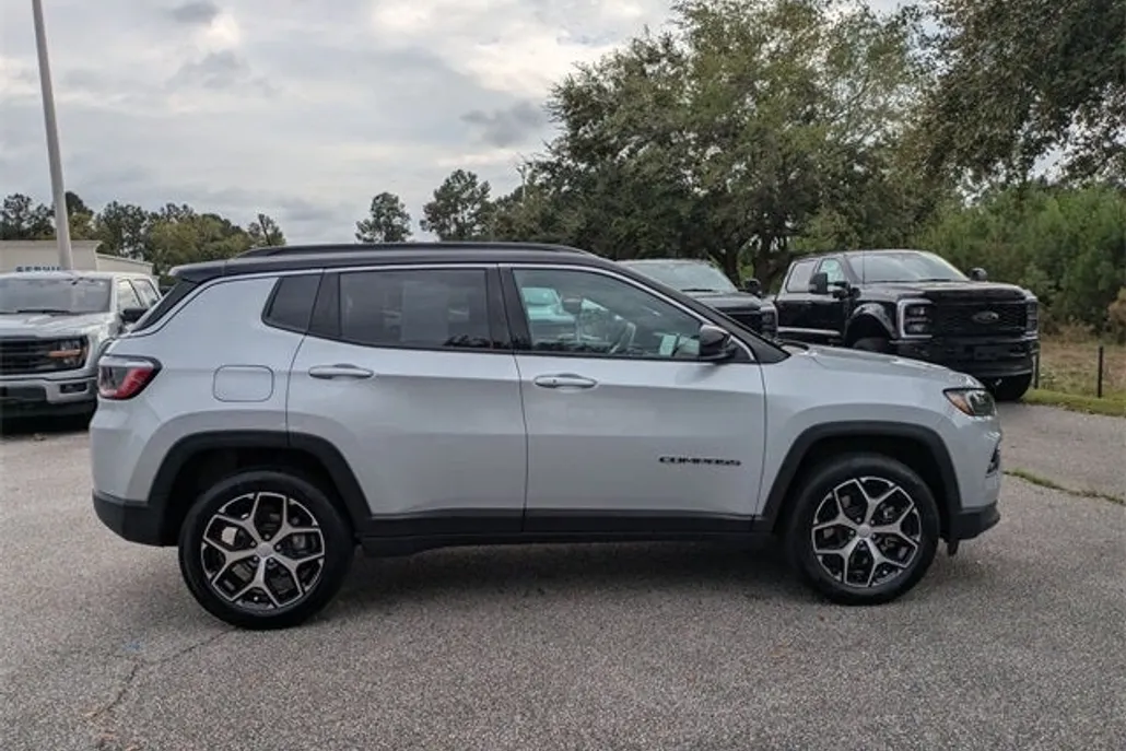 2024 Jeep Compass Limited photo 1