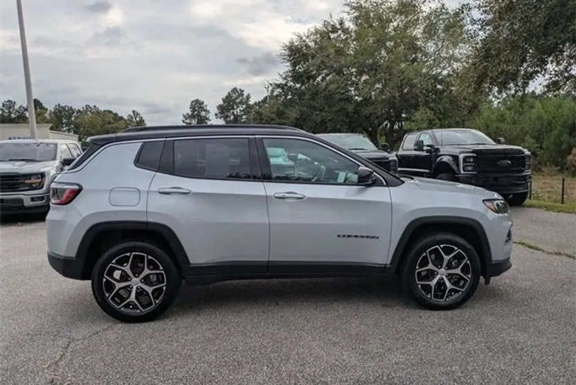 2024 Jeep Compass Limited photo 1