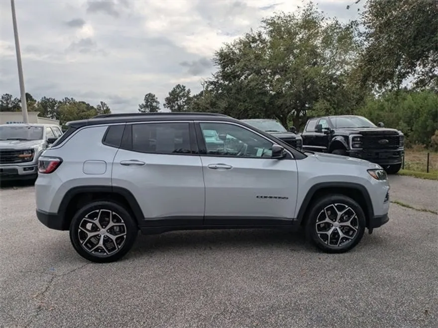 2024 Jeep Compass Limited photo 1