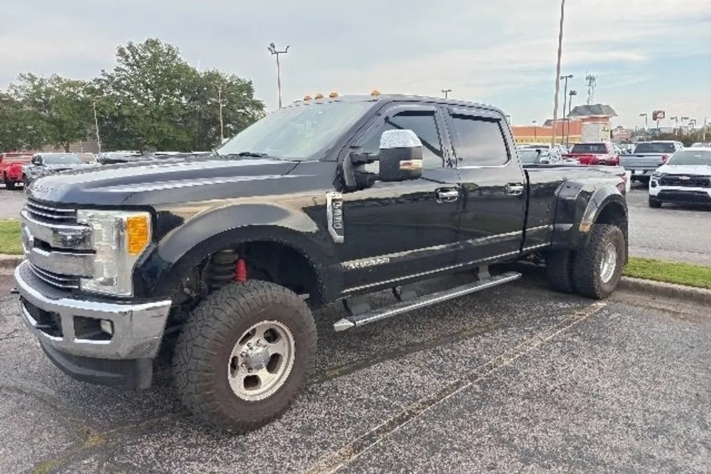 2019 Ford F-350 Lariat photo 1