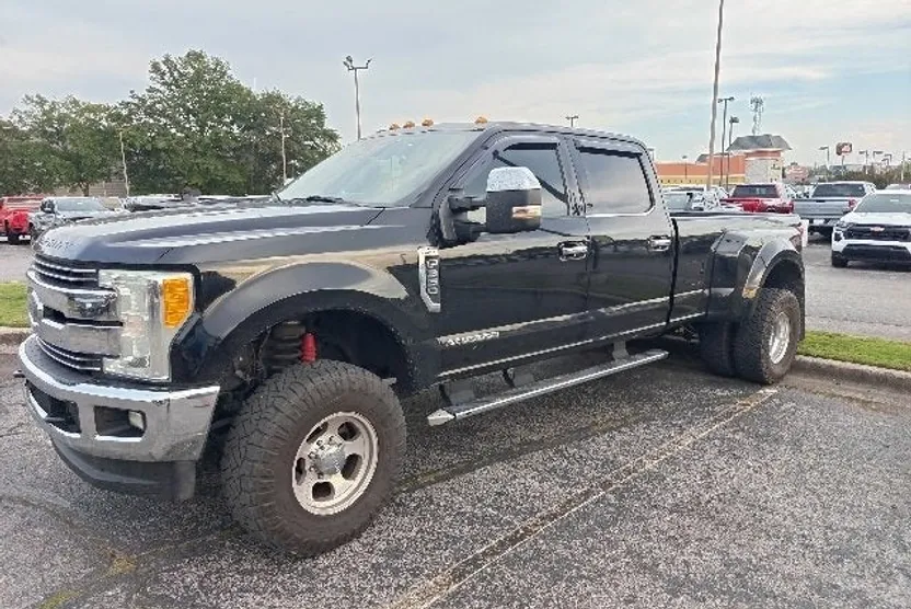 2019 Ford F-350 Lariat photo 1
