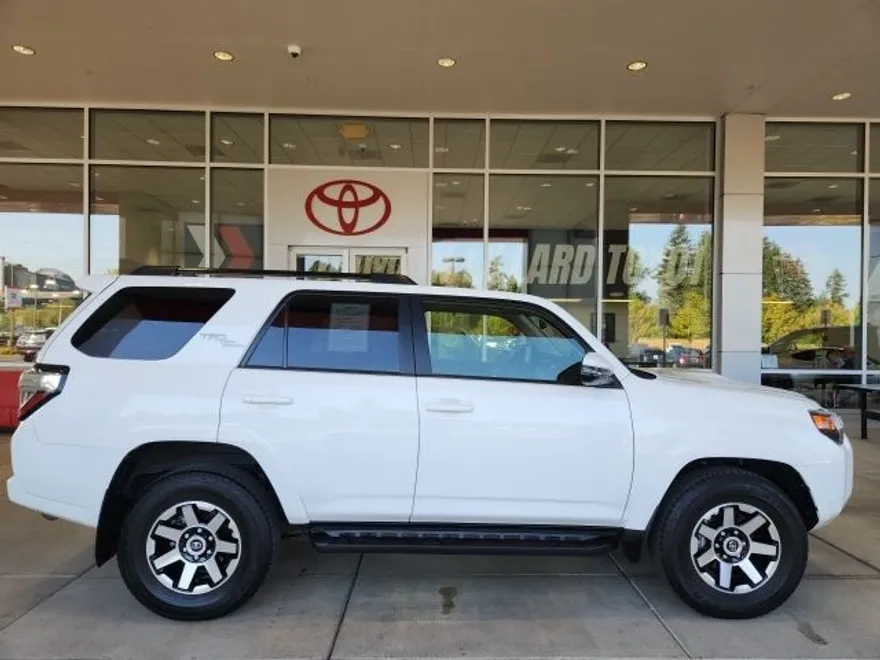 2023 Toyota 4Runner TRD Off-Road Premium photo 1