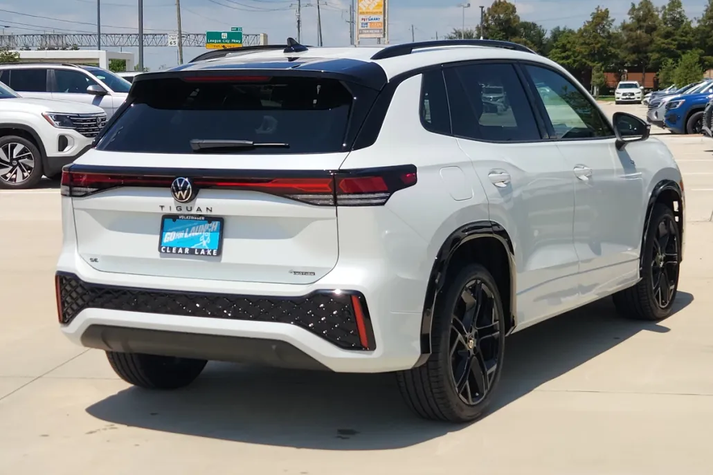 2025 Volkswagen Tiguan SE R-Line Black photo 1