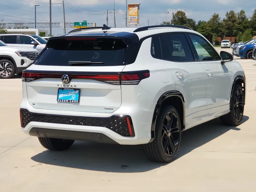 2025 Volkswagen Tiguan SE R-Line Black photo 1