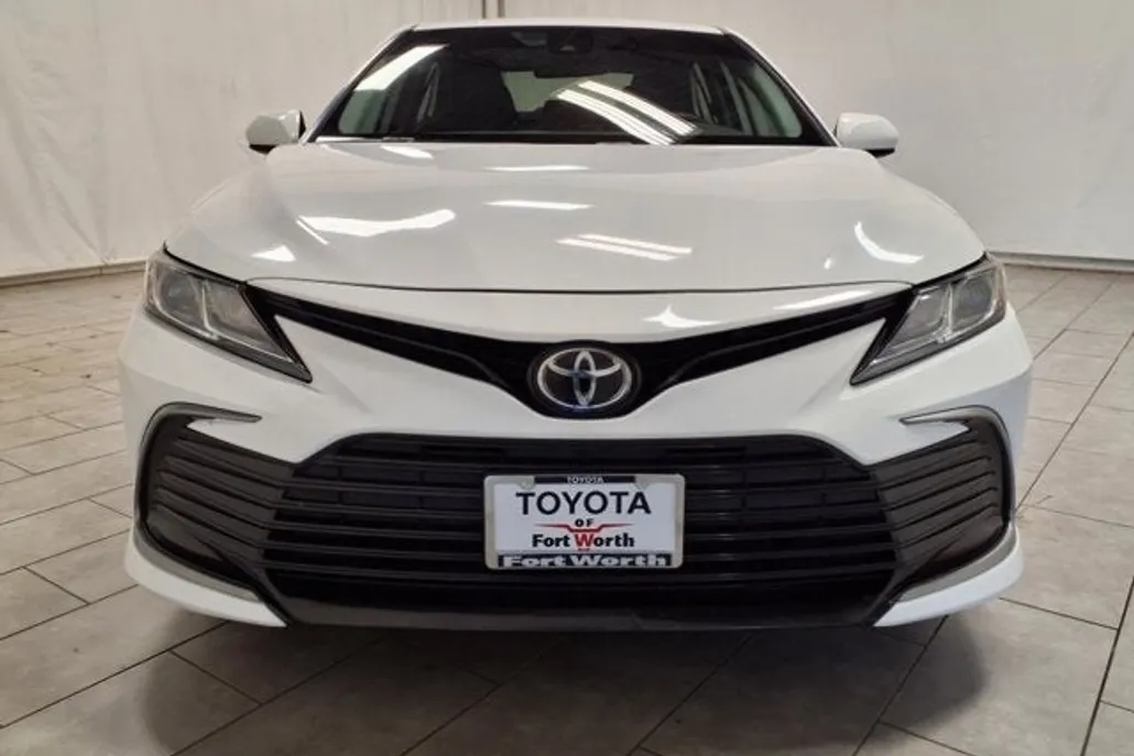 2021 Toyota Camry LE photo 1