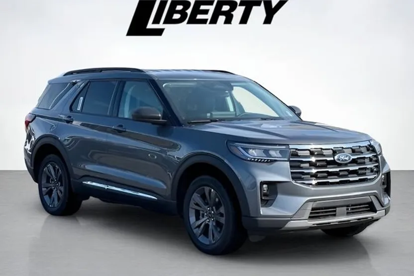 2025 Ford Explorer photo 1