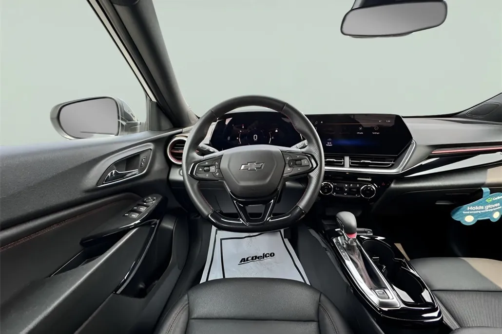 2024 Chevrolet Trax photo 1