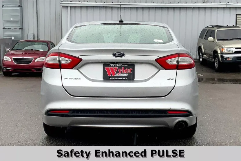 2016 Ford Fusion SE photo 1
