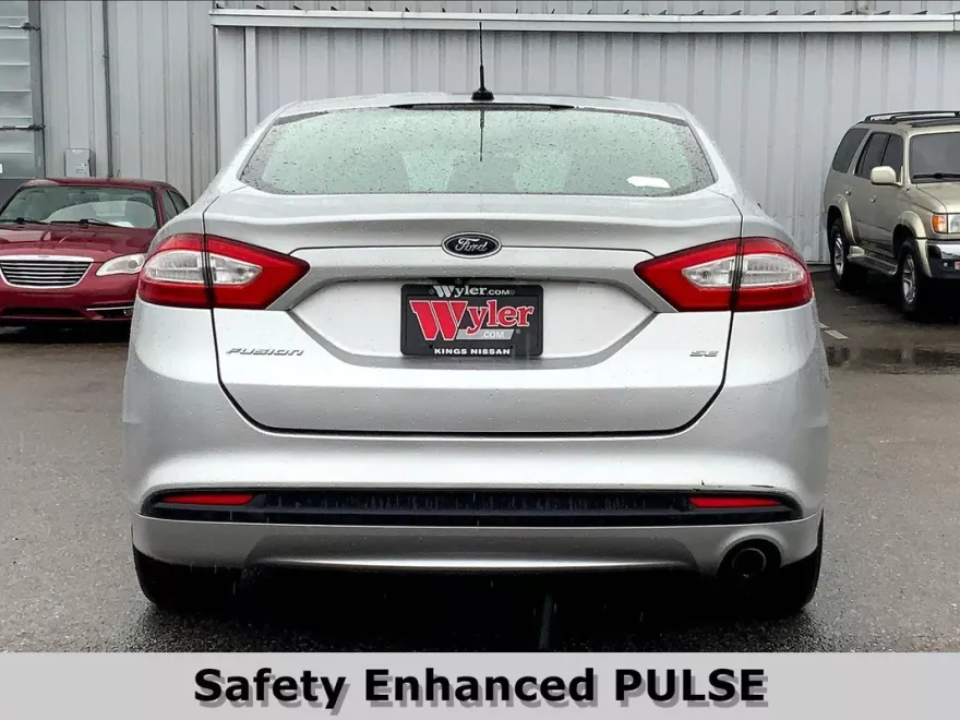 2016 Ford Fusion SE photo 1