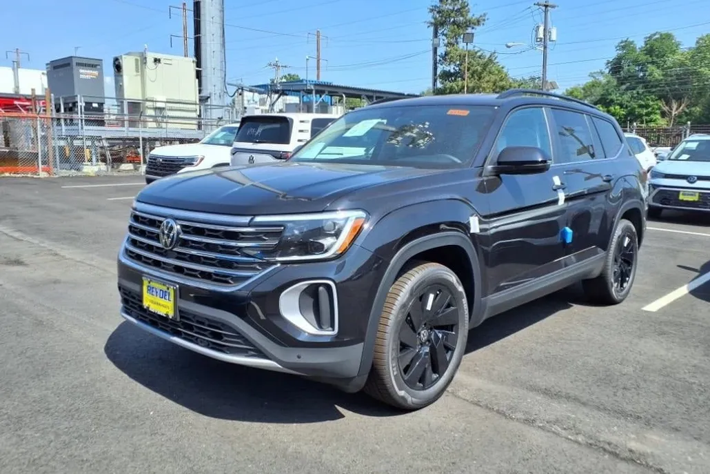 2025 Volkswagen Atlas SE Technology photo 1