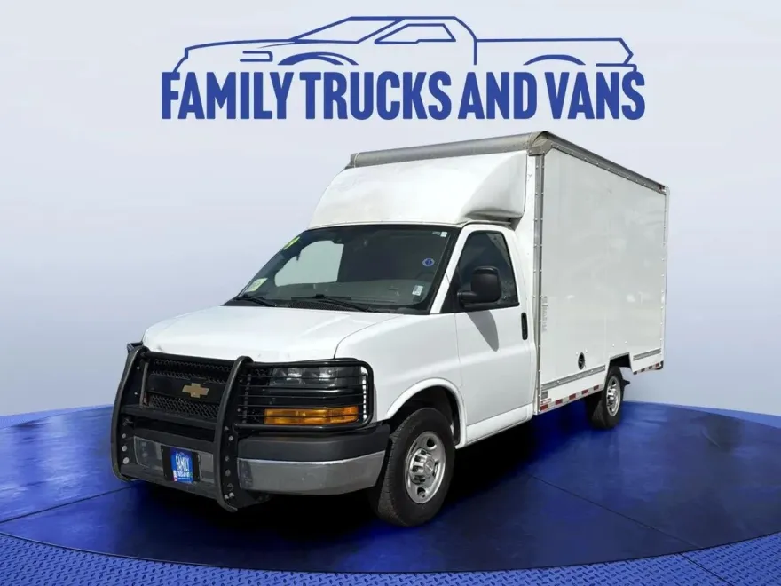 2019 Chevrolet Express Cutaway 3500 photo 1