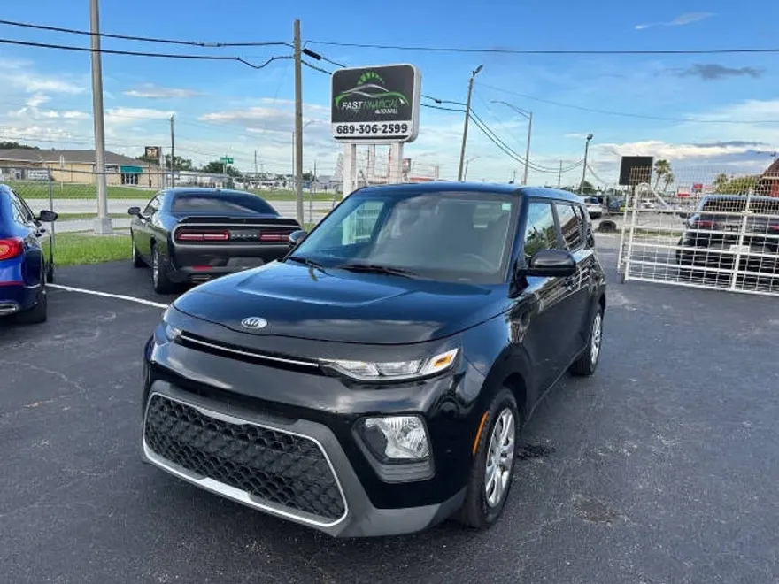 2020 Kia Soul LX photo 1