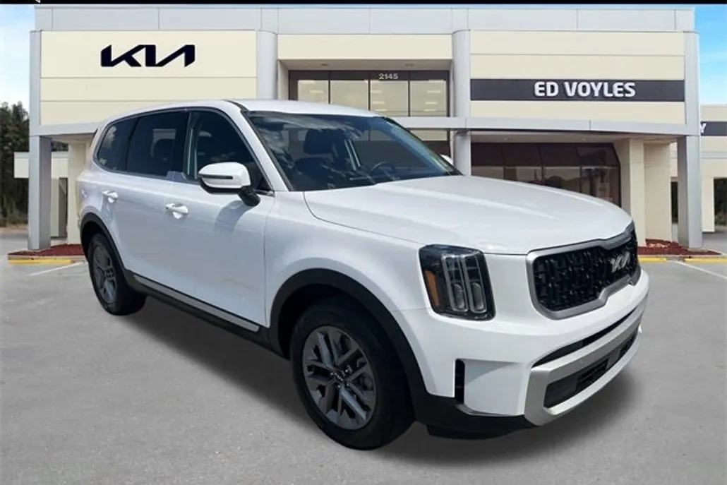2024 Kia Telluride LX photo 1