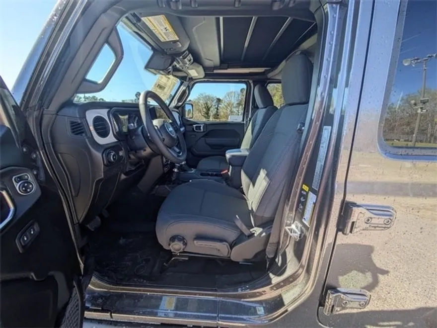 2025 Jeep Wrangler Willys photo 12