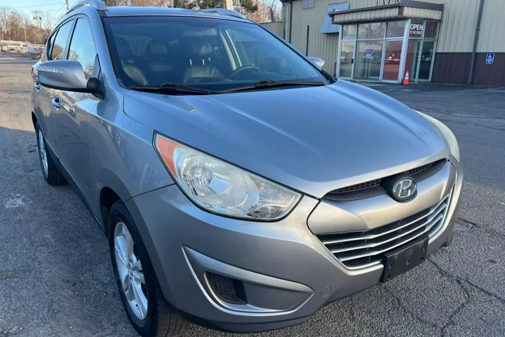 2012 Hyundai Tucson GLS Sport photo 1