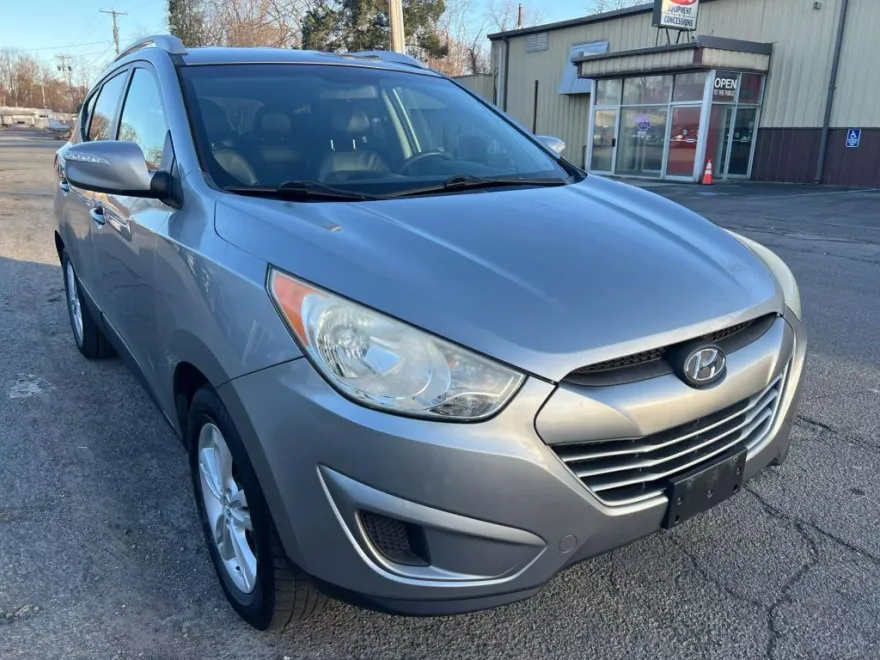 2012 Hyundai Tucson GLS Sport photo 1