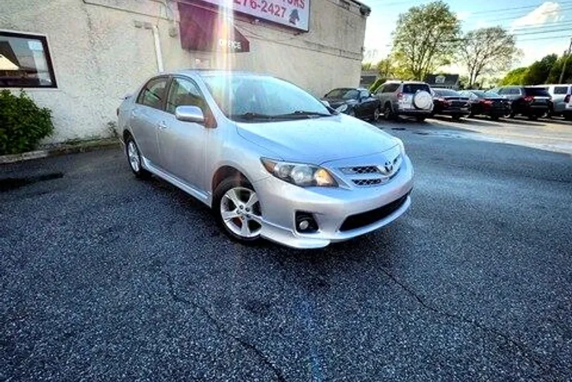 2012 Toyota Corolla photo 1