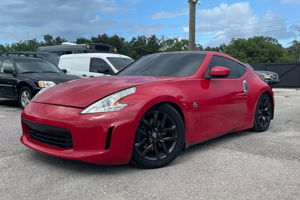 2015 Nissan 370Z Touring photo 1