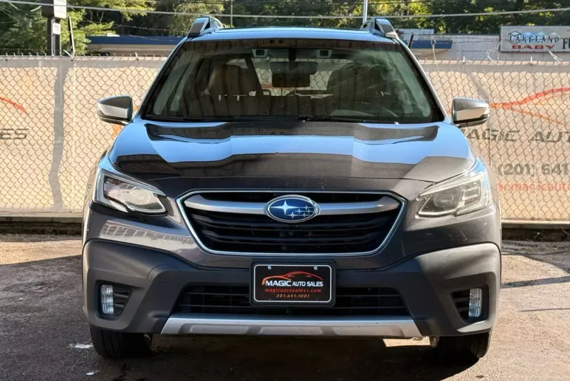 2020 Subaru Outback Touring XT photo 1