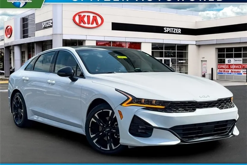 2023 Kia K5 GT-Line photo 1