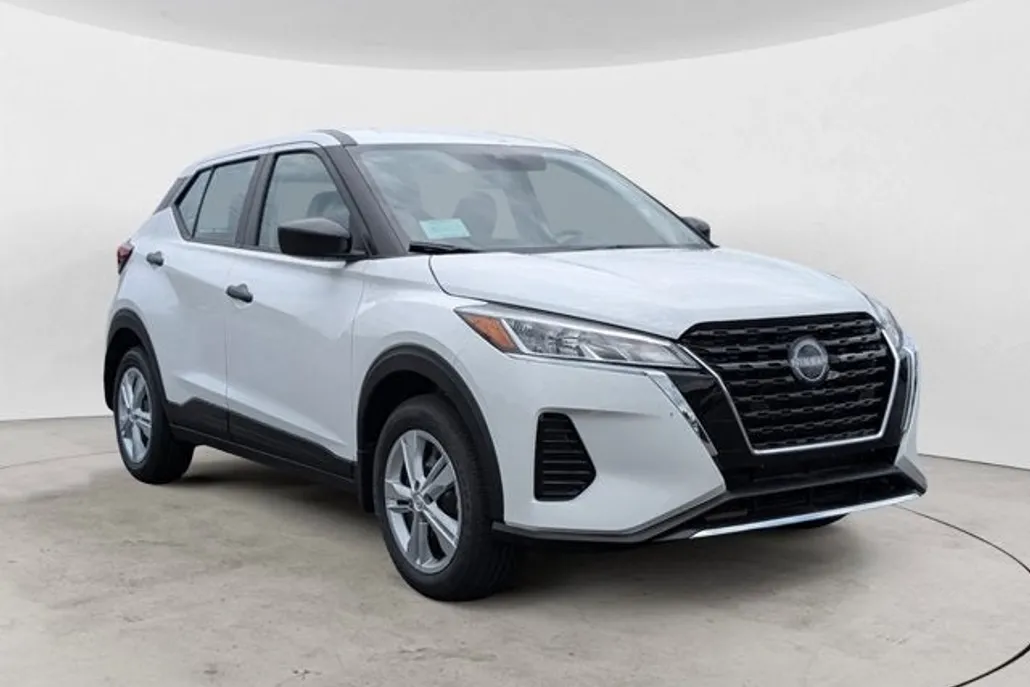 2025 Nissan Kicks Play S photo 1