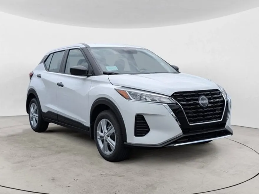 2025 Nissan Kicks Play S photo 1