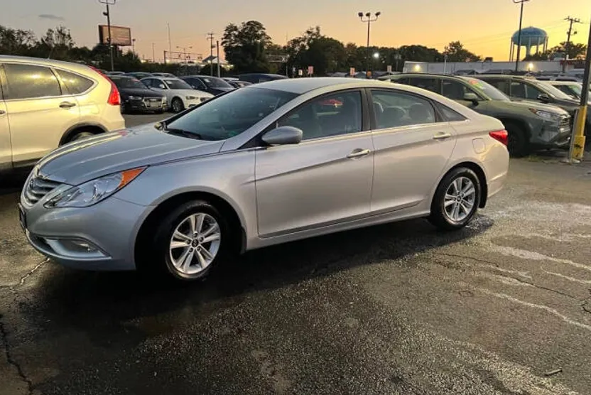 2013 Hyundai Sonata GLS photo 1