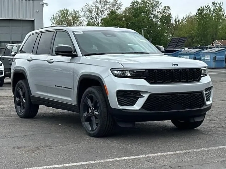 2025 Jeep Grand Cherokee Laredo photo 1